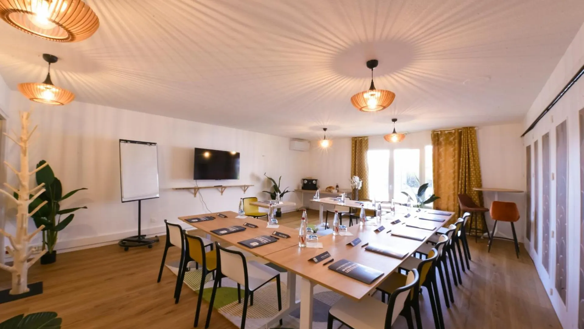 Kyriad Villeneuve Saint Georges - Hotel Renove