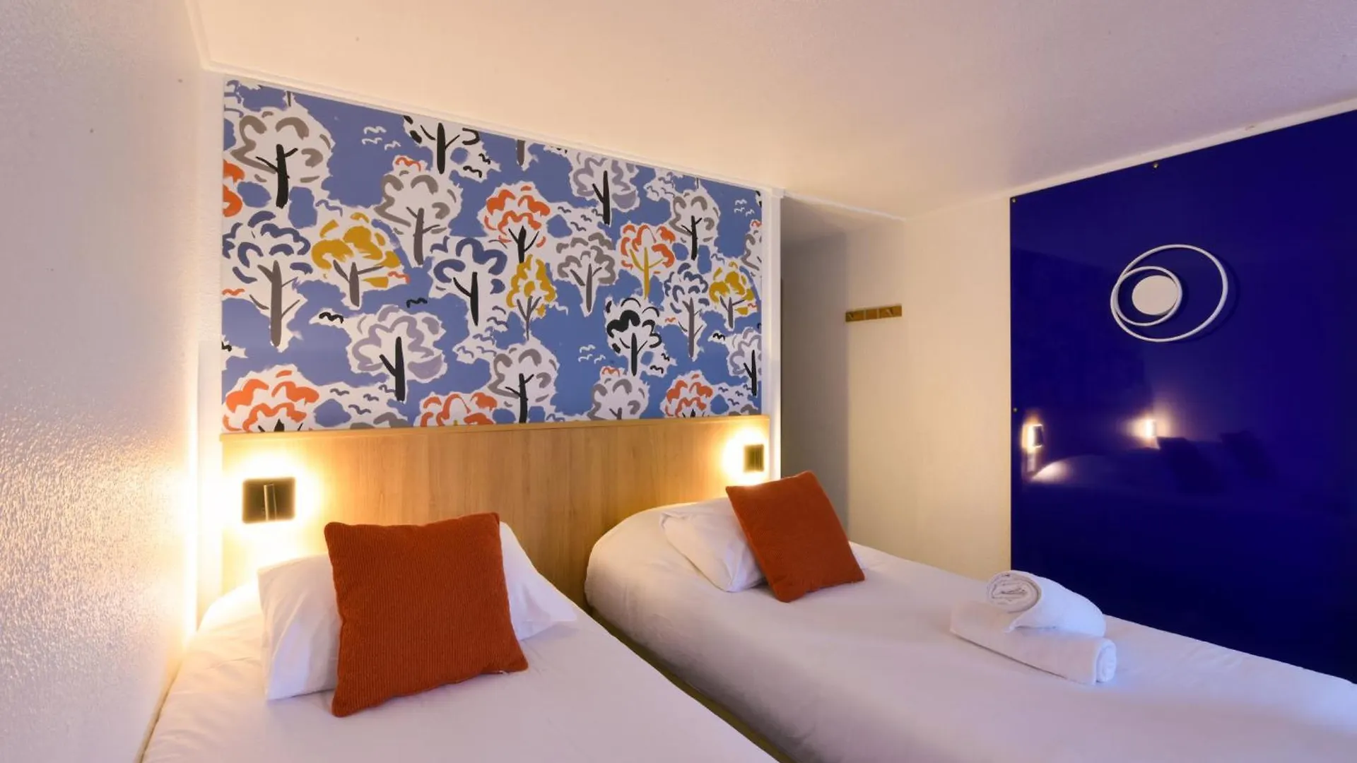 ***  Kyriad Villeneuve Saint Georges - Hotel Renove France